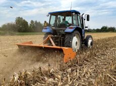 Измельчитель стеблей кукурузы, пшеницы, сои для тракторов