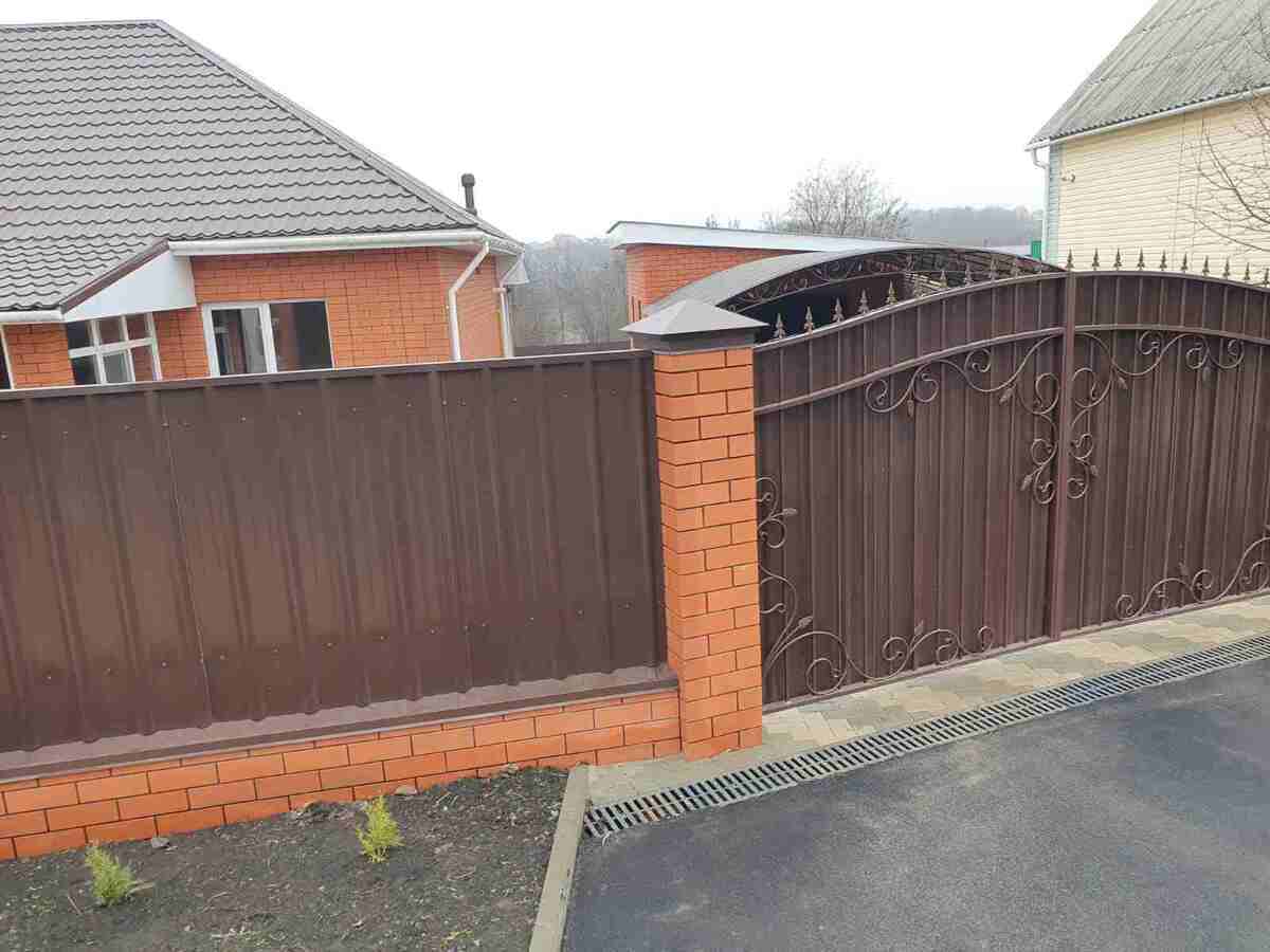 Забор из ПВХ марки ПП-25