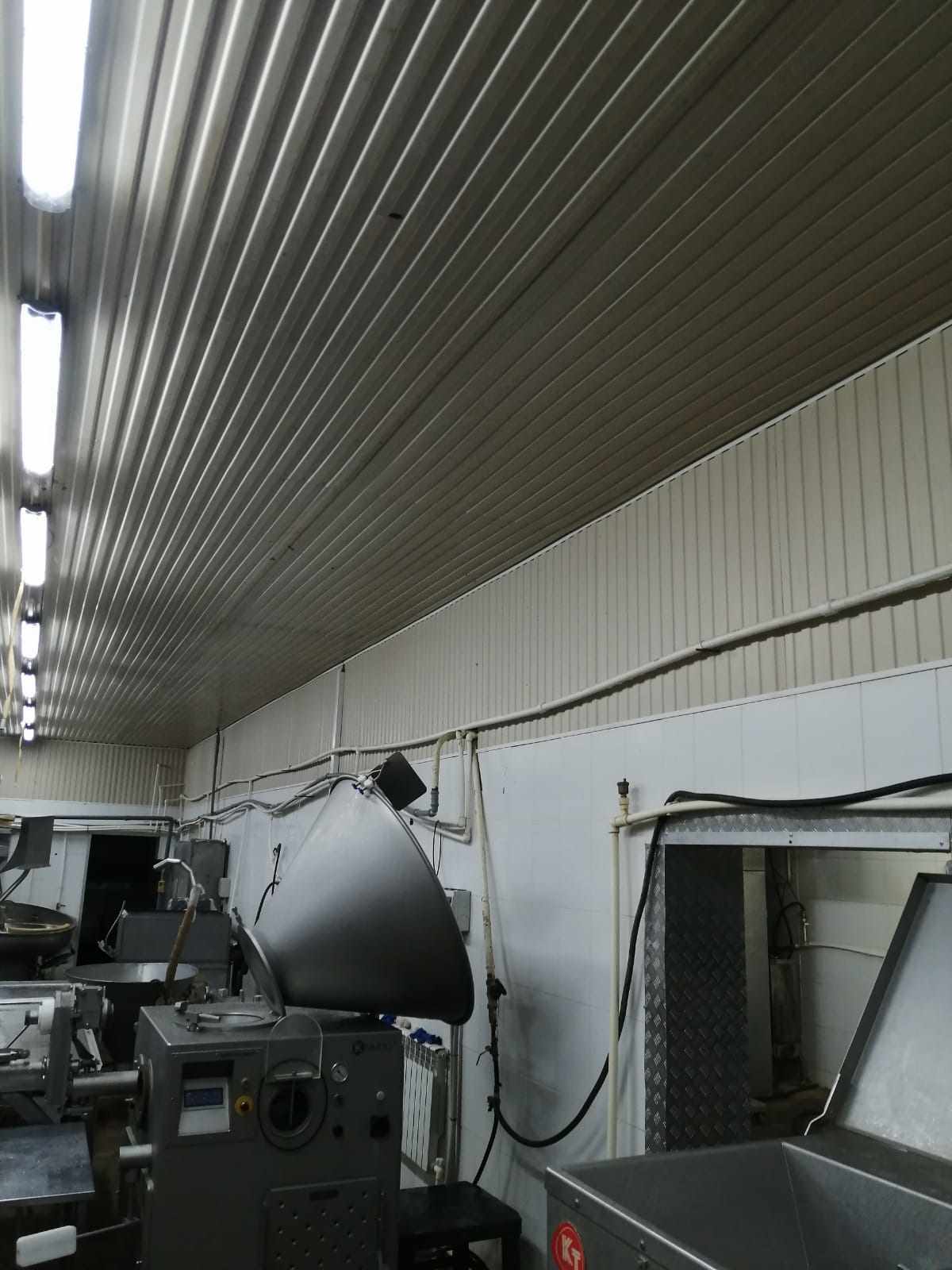 Внутренняя отделка цеха на мясокомбинате